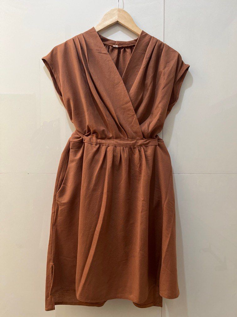 Overlap dress with pocket (Category: Dresses) located in Manila. Submitted by ar_things (Listing ID 1300680238, Image 1). Description: RFS: Extreme decluttering hence all items are at its lowest price. Condition of item is stated above. Please check all the photos for details. ☺️ .
