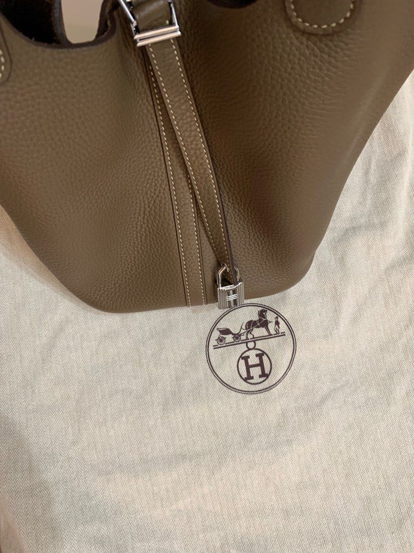 P22 （分類：手袋及銀包）位於 Hong Kong。 由 fatfat2023 提交（商品編號 1300730821，圖片 3）。簡介： High quality Top。