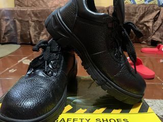 Safety shoes for tourism