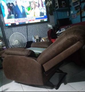 Selling Lazy Boy Chair (Brown)