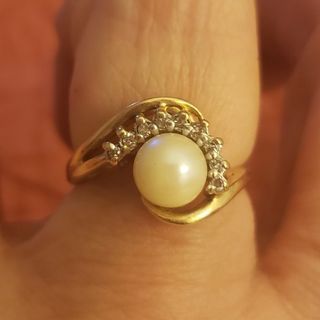 Size 4, 10k vintage pearl ring