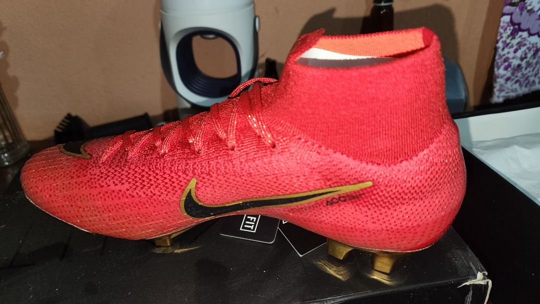 Cr7 red shoes deals