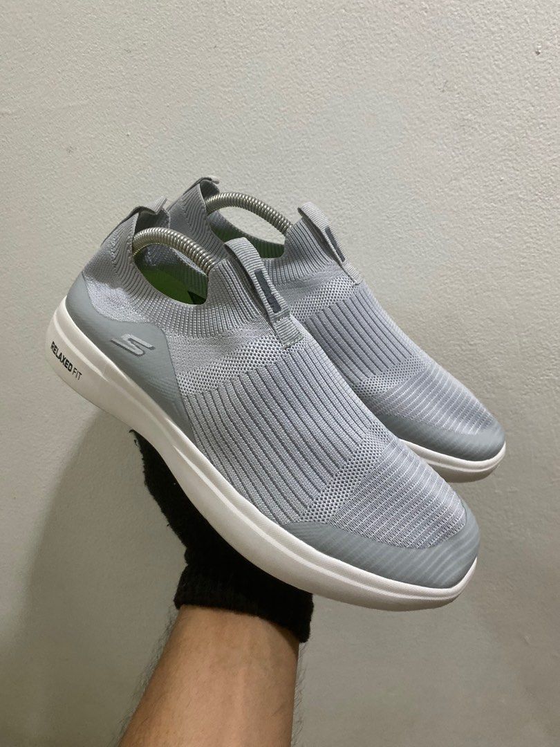 Slip on skechers relaxed fit pria size 43 original, Fesyen Pria