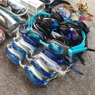 Swimming Goggles 200 to 250 pesos only