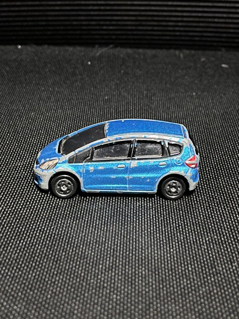Tomica Honda Jazz Ge rare (Category: Vehicle & Diecast Models) located in Paranaque City. Submitted by Sharkfinds (Listing ID 1300746495, Image 2). Description: Tomica honda jazz GE rare - Condition is as is - working back door - Wheel suspension working - Location las pinas.