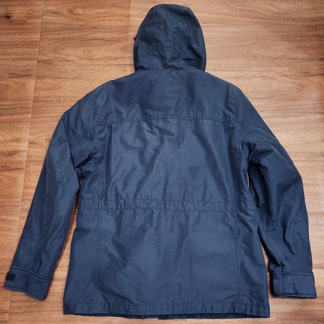 Uniqlo Mountain Parka Navy Blue Medium (Category: Coats, Jackets and Outerwear) located in Imus. Submitted by dapperdude (Listing ID 1300613196, Image 2). Description: FS Uniqlo Mountain Parka Color: Navy Blue In very good condition Good for office wear and preparation for the rainy season RFS: Decluterring since I am working from home. Slightly negotiable, just pm me Thanks!.