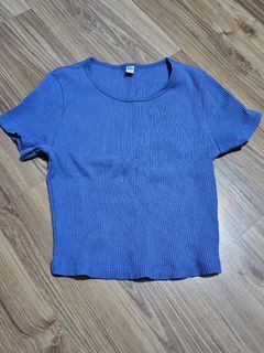 Uniqlo Ribbed Cropped Short Sleeve Tshirt