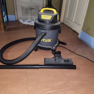 USED Lotus 3 Gallons Wet and dry vacuum