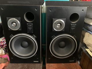 VINTAGE ONKYO M1  TWO WAY,2 SPEAKER BASS REFLEX SYSTEM 60 WATTS 6 OHMS IMPEDANCE RATING MADE IN JAPAN