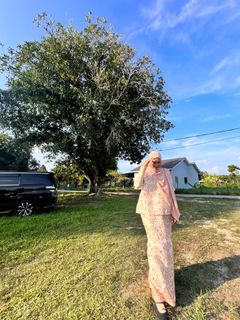 (Category: ) located in . Submitted by sa.wardrobe (Listing ID 1300642169, Image 1). Description: .