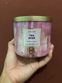 White Barn (Tea Rose) scented candle