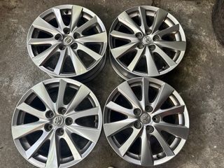 17” Mazda CX5 Stock mags used 5Holes pcd 114 with toyota centercap