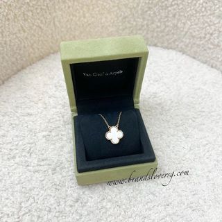 (Category: ) located in . Submitted by brands_lover (Listing ID 1296425862, Image 1). Description: .