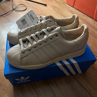 (Category: ) located in . Submitted by kai_thriftstore98 (Listing ID 1296465995, Image 1). Description: .