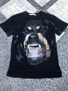 Authentic Givenchy tee Excellent Condition‼️ 10/10 Color rate