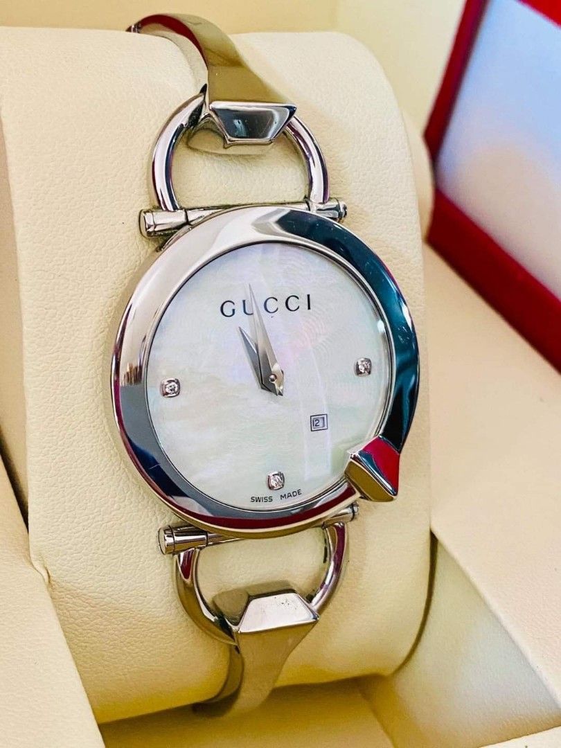 Authentic Gucci Chiodo 122.5 Mother Of Pearl 3P Diamond dial Watch for Women 35mm Case Size Big Face Sapphire Crystal Glass Mother of Pearl Dial