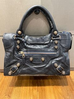 (Category: ) located in . Submitted by shop.with.stephy (Listing ID 1296546858, Image 1). Description: .
