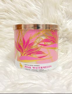 BATH AND BODY WORKS SCENTED CANDLE