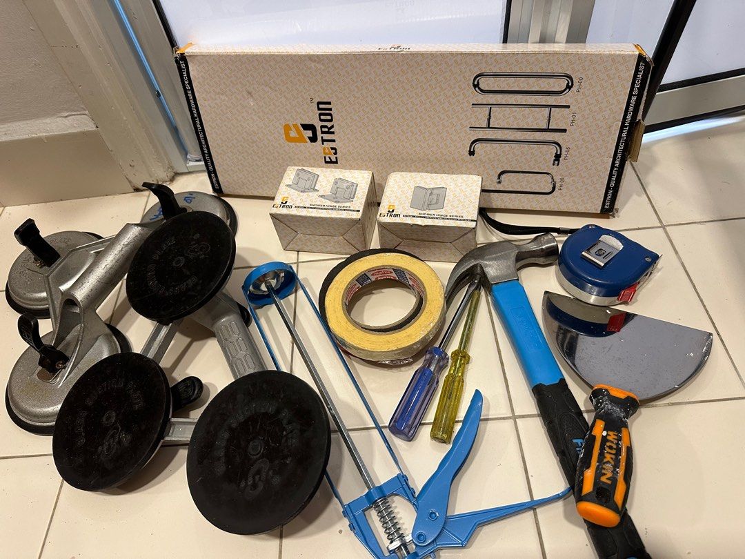 Carpentry tools (Category: Other Sports Equipment and Supplies) located in Singapore. Submitted by rhydel12 (Listing ID 1296460195, Image 1). Description: Selling all this carpentry tools as im nkt using anymore inclusing toilet door handle and door henges.