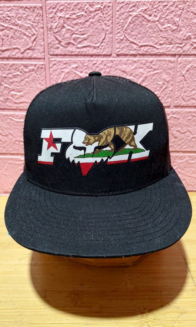 Fox Net Cap (Category: Caps & Hats) located in Quezon City. Submitted by SuotKalyeManila (Listing ID 1296521566, Image 2). Description: Manage your expectations prelove/ thrifted /ukay caps po ito at hindi po brand new minsan may mga minimal flaws signed of usage Condition: Excellent Size: One Size Fits All Color Rate:9.0/10 No Issue laba na and ready to wear Location: Novaliches Quezon City/ Malate Manila Mon-Fri 9am-4pm.