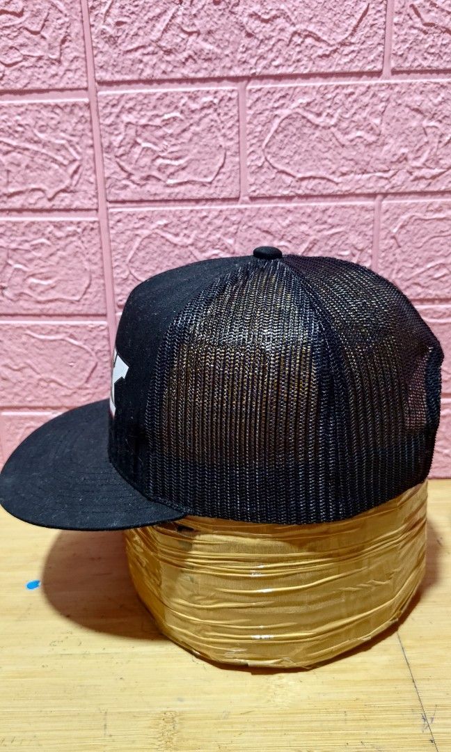 Fox Net Cap (Category: Caps & Hats) located in Quezon City. Submitted by SuotKalyeManila (Listing ID 1296521566, Image 3). Description: Manage your expectations prelove/ thrifted /ukay caps po ito at hindi po brand new minsan may mga minimal flaws signed of usage Condition: Excellent Size: One Size Fits All Color Rate:9.0/10 No Issue laba na and ready to wear Location: Novaliches Quezon City/ Malate Manila Mon-Fri 9am-4pm.