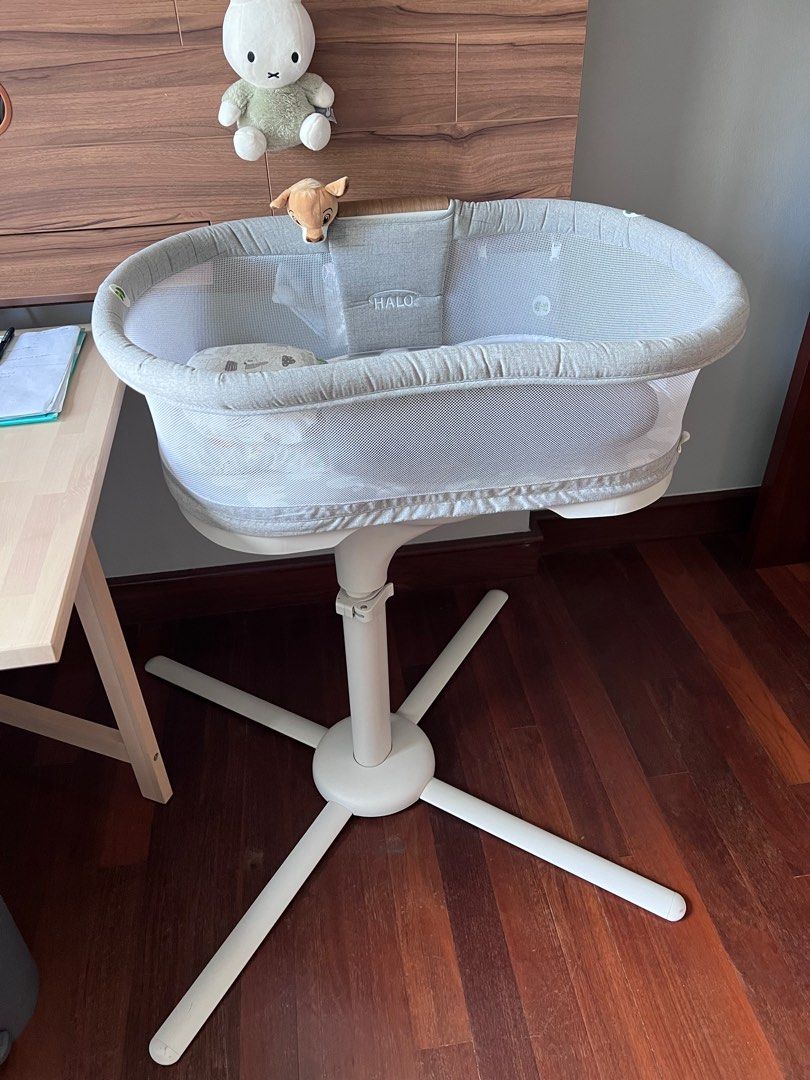 Luxe Plus Halo Bassinet Lux HALO BassiNest Luxe Vibrating Bassinet