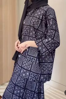 (Category: ) located in . Submitted by cle4rmywardrobe (Listing ID 1296474659, Image 1). Description: .