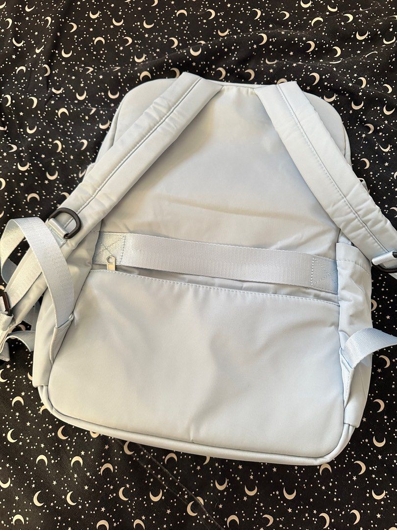 Laptop Bag (can fit 15 inches) (Category: Laptop Bags & Sleeves) located in Mandaluyong City. Submitted by icezhing (Listing ID 1296483002, Image 2). Description: Used once. The bag is nice and light weight. With lots of pocket.