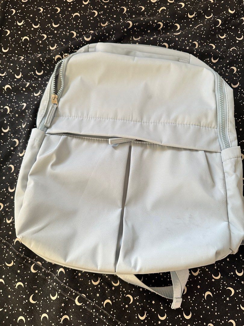 Laptop Bag (can fit 15 inches) (Category: Laptop Bags & Sleeves) located in Mandaluyong City. Submitted by icezhing (Listing ID 1296483002, Image 1). Description: Used once. The bag is nice and light weight. With lots of pocket.