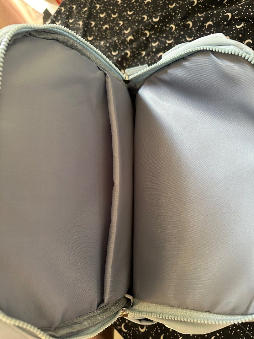 Laptop Bag (can fit 15 inches) (Category: Laptop Bags & Sleeves) located in Mandaluyong City. Submitted by icezhing (Listing ID 1296483002, Image 3). Description: Used once. The bag is nice and light weight. With lots of pocket.