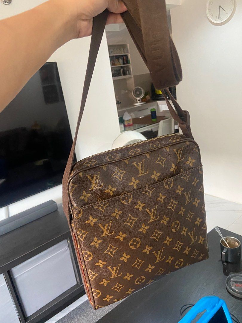 Louis Vuitton Messenger Bag for men (Category: Luxury Bags & Wallets) located in Manila. Submitted by destashingmom (Listing ID 1296478720, Image 3). Description: Never used, just kept No box.