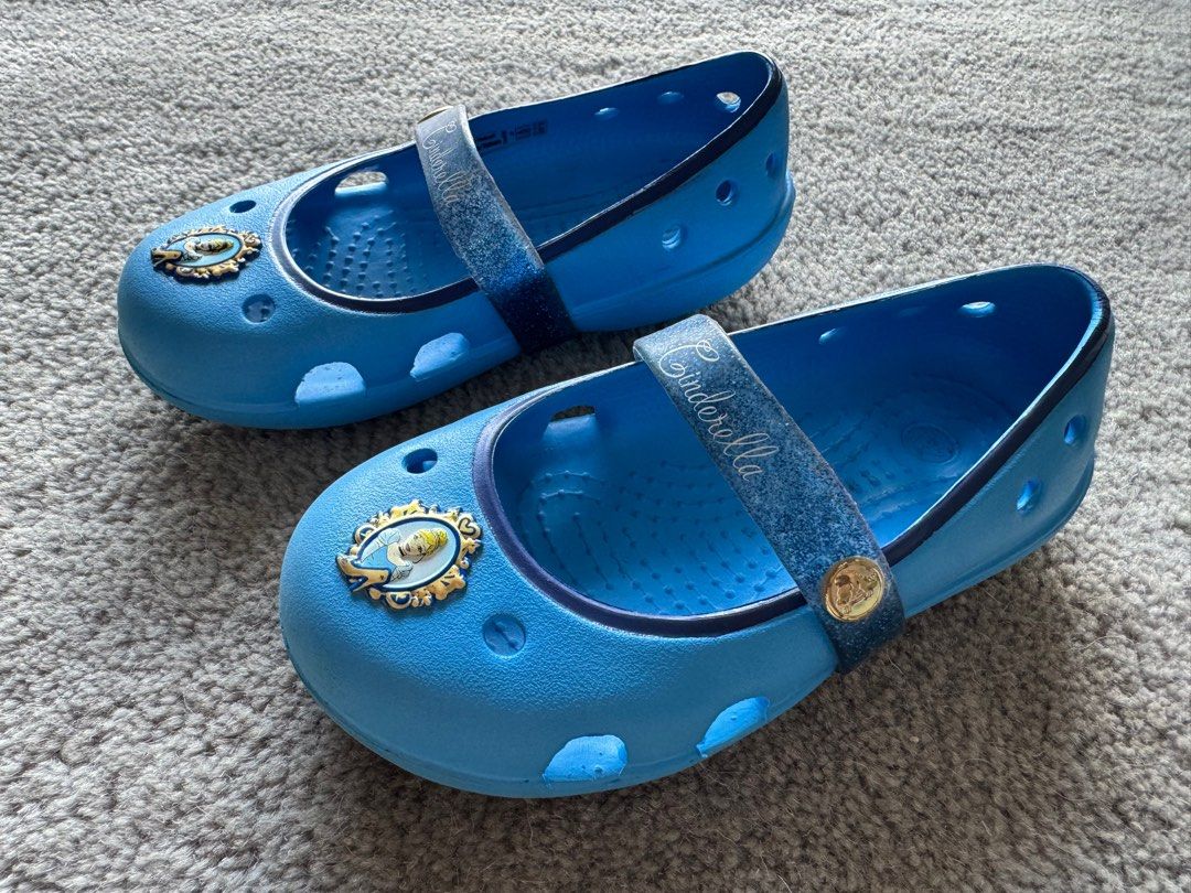 Mint blue crocs shop