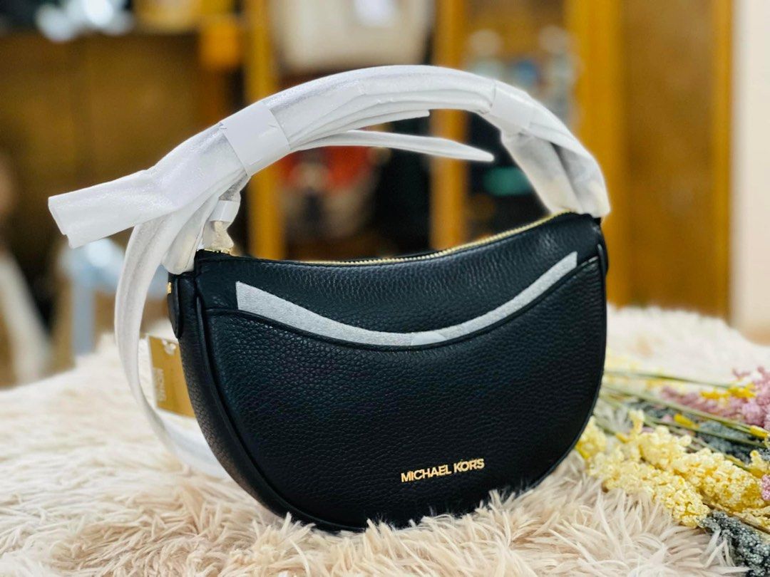 💯ORIGINAL MICHAEL KORS DOVER SMALL CROSSBODY BLACK (Category: Luxury Bags & Wallets) located in Quezon City. Submitted by ashongsstore (Listing ID 1296486498, Image 1). Description: 🇵🇭ONHAND🇵🇭 ‼️Please look at our pictures as that is exactly what you are purchasing‼️ 10000% Original Not REPLICA, OEM, TOP GRADE QUALITY, AUTHENTIC QUALITY or Any other Terms to DENOTE FAKE! 😎 . Guaranteed ORIGINAL AND BRANDNEW or TRIPLE your MONEY BACK if prov