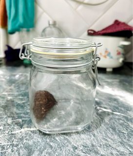 Round airtight glass jar