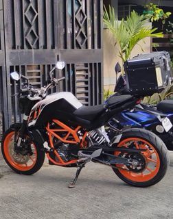 Rush Sale Like New 2016 KTM 400 DUKE BIG BIKE MOTORCYCLE From AUSTRIAN-GERMAN MAKERS WHO MAKE BMW'S Hardly Used by Foreigner wih Low Mileage Wh Original European made GB Box OK 4 use Skyways n Expressways BEAT THE TRAFFIC WH BIG BIKE POWER Loc Manila Area