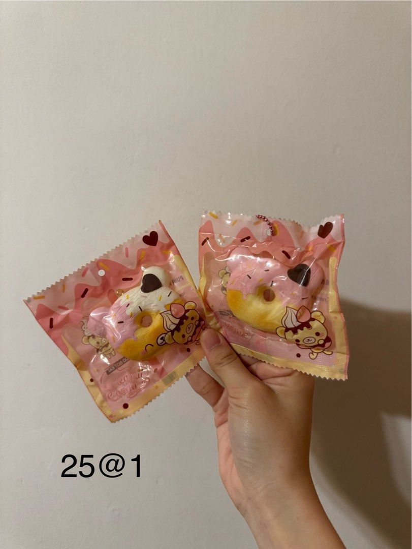 Squishy （分類：兒童玩具）位於 Hong Kong。 由 monaweedsa 提交（商品編號 1296499164，圖片 3）。簡介： defects and creases on some of the products 。