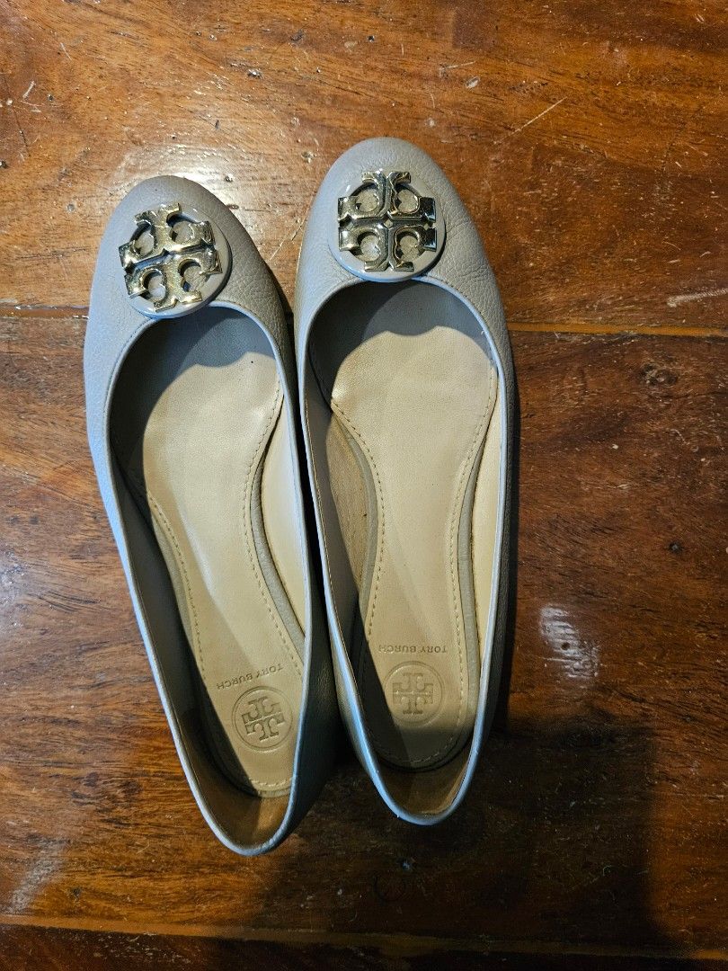 Tory Burch taupe gray ballerina shoes flats Women s Fashion Footwear Flats Sandals on Carousell