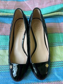 Tory Burch wedge shoes size US 5