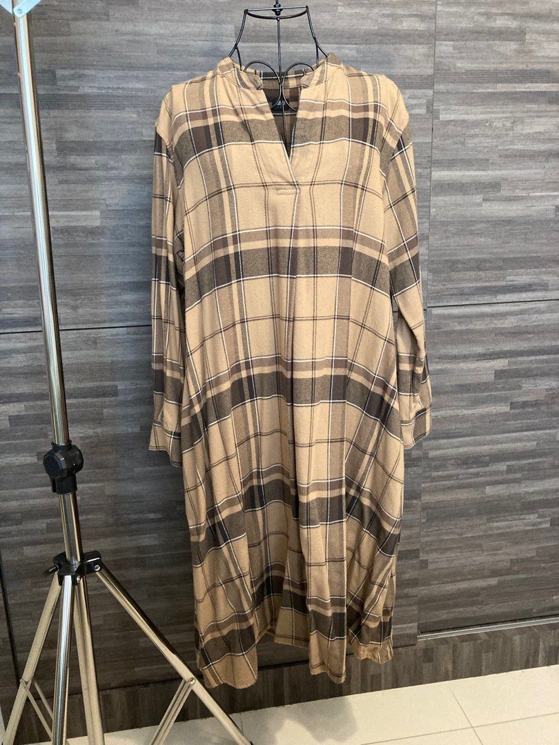Uniqlo Brown chequered dress size S long sleeves , Women's Fashion, Dresses  & Sets, Dresses on Carousell