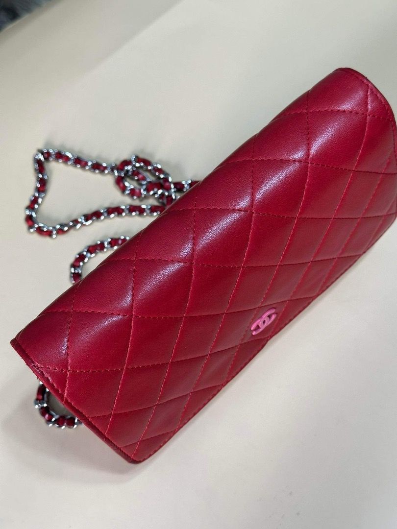 Wallet on chain Chanel (Category: Luxury Bags & Wallets) located in Quezon City. Submitted by hellopatchi (Listing ID 1296495680, Image 2). Description: Wallet on chain 9/10 Series 20.