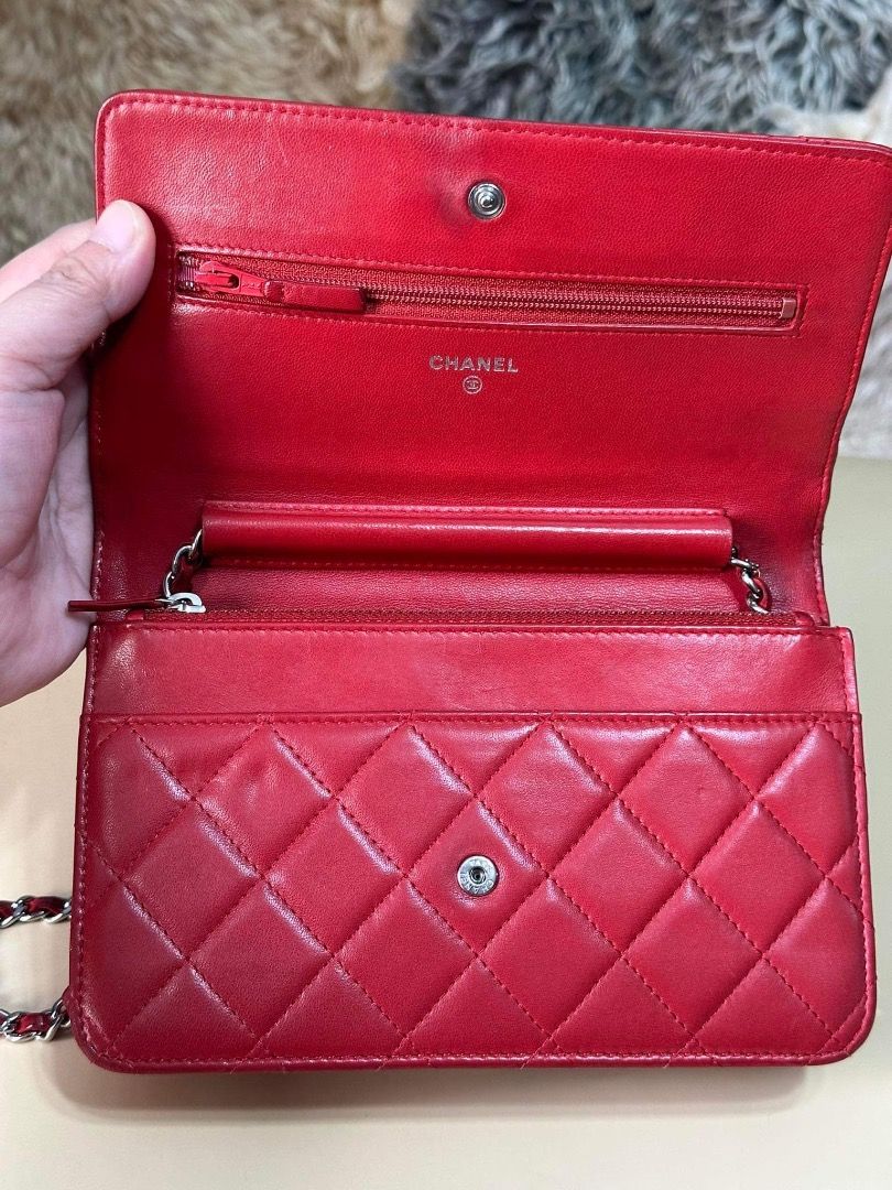 Wallet on chain Chanel (Category: Luxury Bags & Wallets) located in Quezon City. Submitted by hellopatchi (Listing ID 1296495680, Image 3). Description: Wallet on chain 9/10 Series 20.