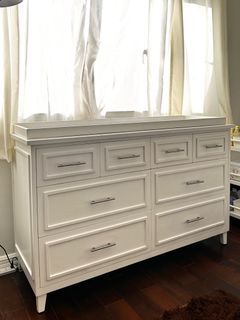 8-drawer dresser w/ changing table topper
