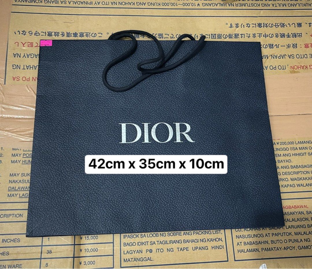 ‼️ Authentic Dior Large Paperbag (Category: Luxury Bags & Wallets) located in Quezon City. Submitted by box.luxebycheng (Listing ID 1300894745, Image 1). Description: .