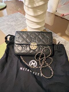 Authentic metrocity chain wallet sling bag with dustbag