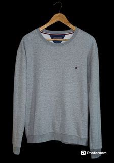 AUTHENTIC Tommy Hilfiger
crewneck pullover