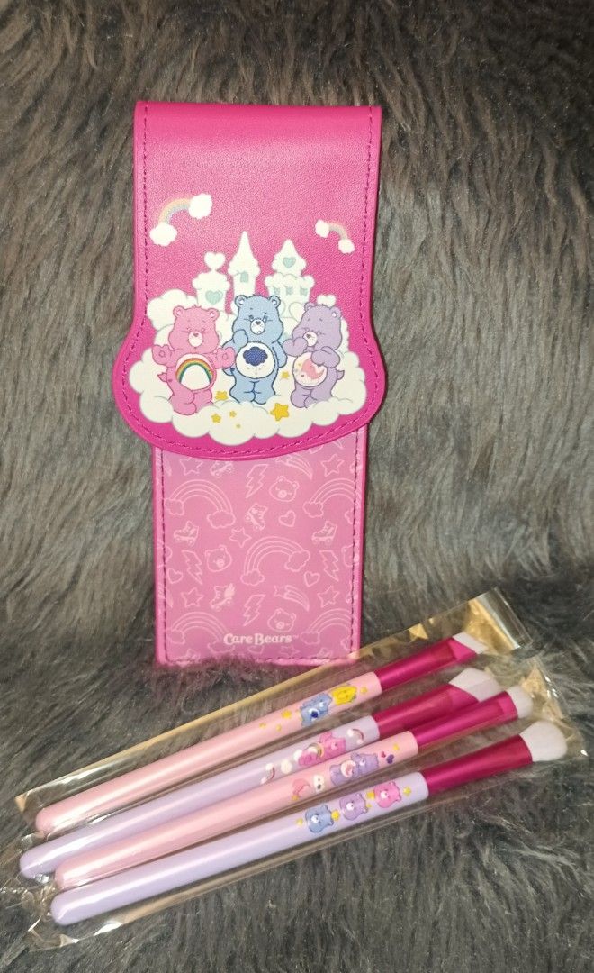 Care Bears Makeup Brush Set (Category: Makeup) located in Antipolo. Submitted by legoninos.legoninas (Listing ID 1300831925, Image 1). Description: 4-pc makeup brush set with pouch for your Care Bears collection.