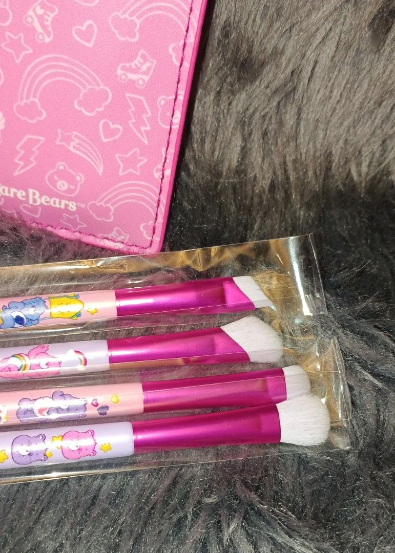 Care Bears Makeup Brush Set (Category: Makeup) located in Antipolo. Submitted by legoninos.legoninas (Listing ID 1300831925, Image 2). Description: 4-pc makeup brush set with pouch for your Care Bears collection.