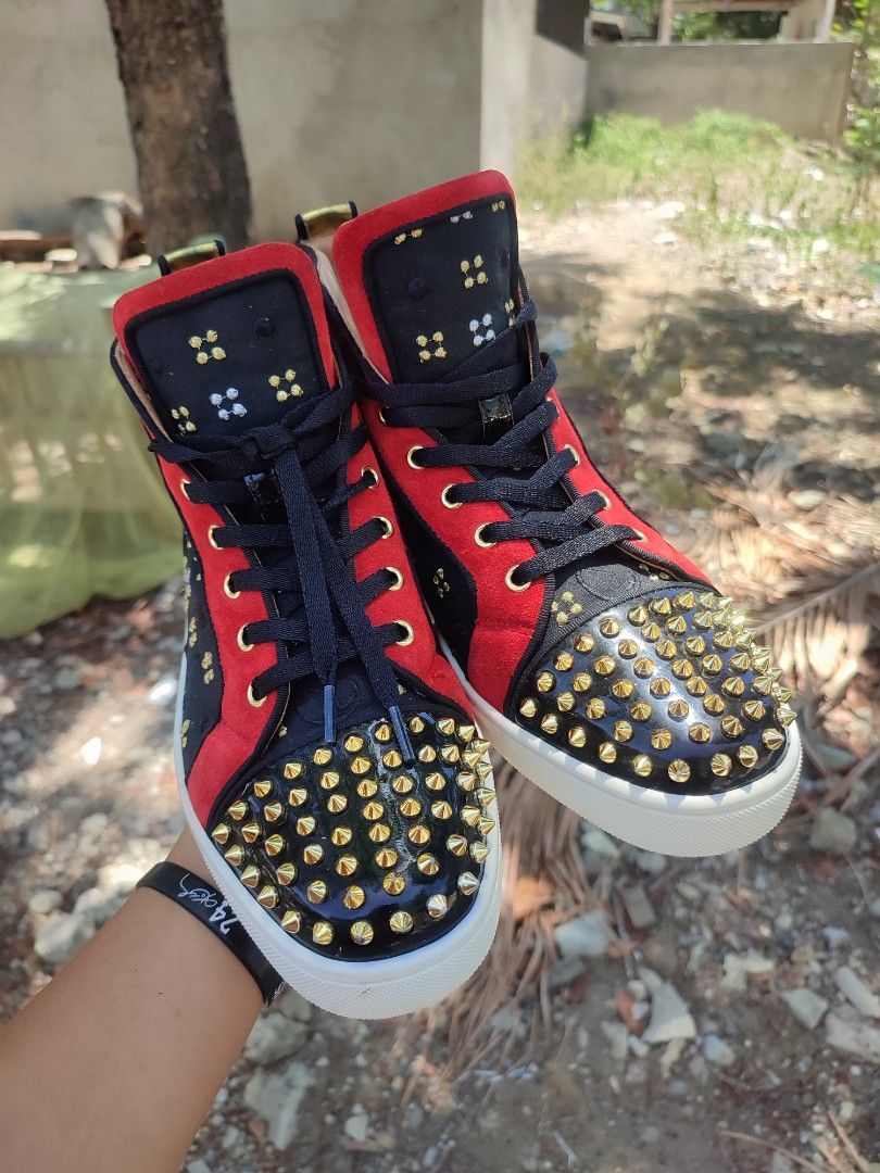 Christian loubotin (Category: Sneakers & Footwear) located in Iloilo. Submitted by resellmpg (Listing ID 1300776389, Image 2). Description: size 44.5 on tag dm me sign of usages bawal sa maselan at maarte iloilo city location can ship nationwide.
