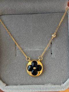 Clover Onyx in 18K Gold Necklace