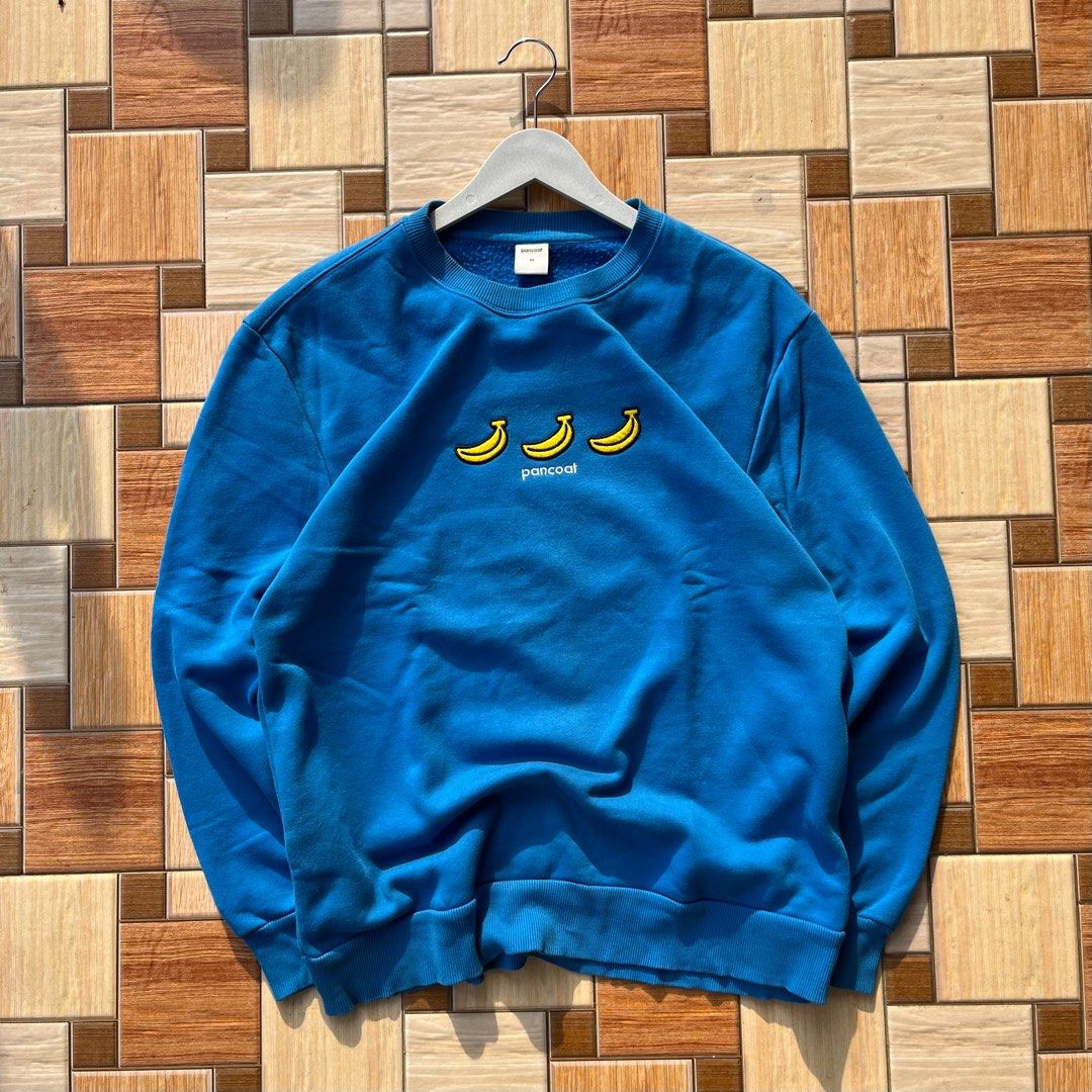 Crewneck pancoat pisang, Fesyen Pria, Pakaian Atasan di Carousell